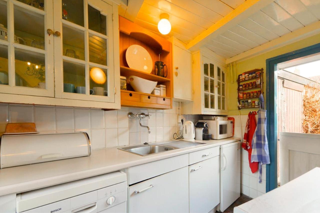 Rustic Retreat: Fireplace, Bbq, + Forest Access Burgh-Haamstede Εξωτερικό φωτογραφία